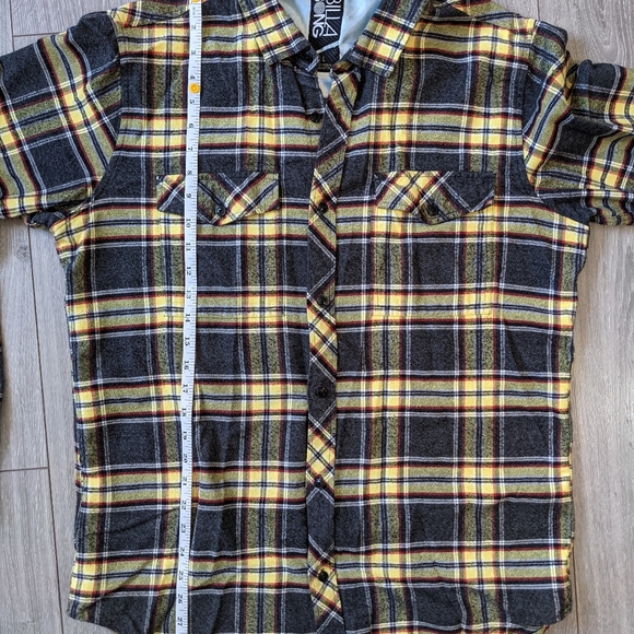 Billabong Men's Plaid Flannel Button Down Shirt - Picture 3 of 3